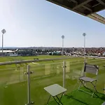 Stunning 2 Bedroom Apartment In Ashley Down With Cricket View